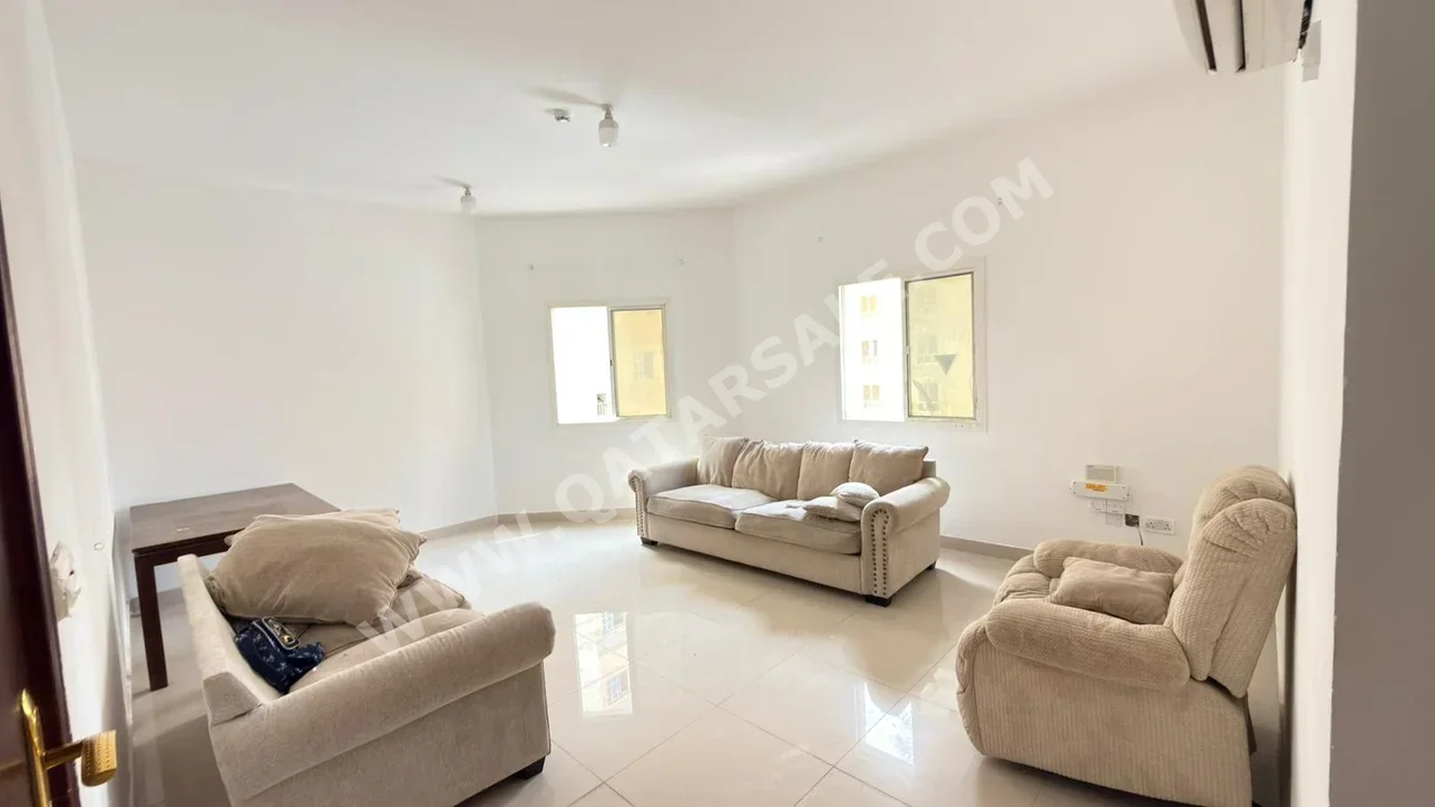 2 Bedrooms  Apartment  For Rent  in Doha -  Fereej Bin Mahmoud  Not Furnished