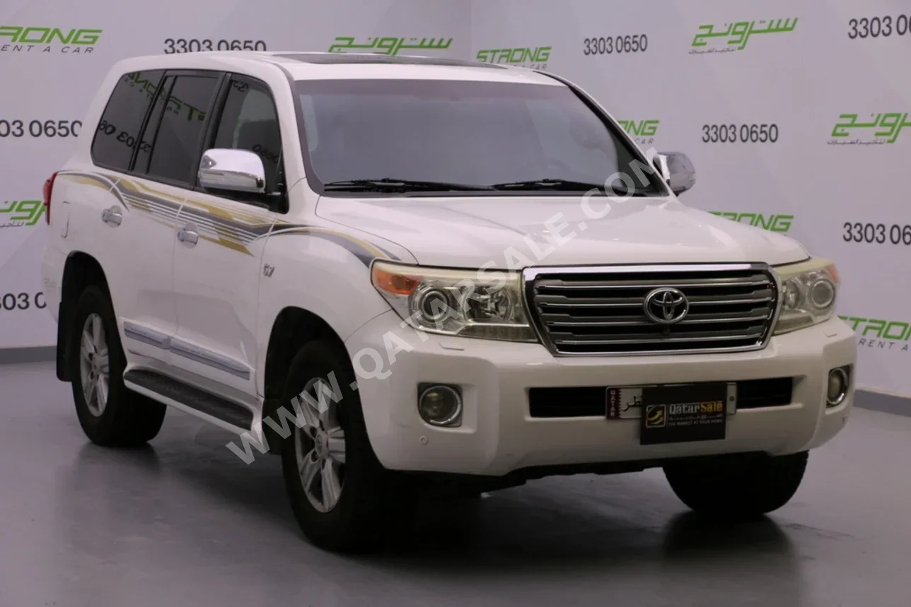 Toyota  Land Cruiser  VXR  2014  Automatic  310,000 Km  8 Cylinder  Four Wheel Drive (4WD)  SUV  White