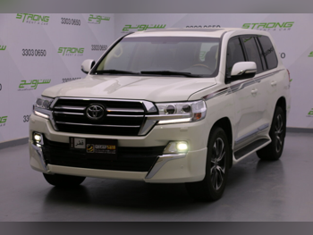 تويوتا  لاند كروزر  جي اكس ار  2016  اوتوماتيك  367,000 كم  8 سلندر  دفع رباعي  اس يو في  أبيض