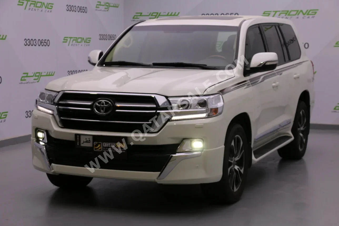 Toyota  Land Cruiser  GXR  2016  Automatic  367,000 Km  8 Cylinder  Four Wheel Drive (4WD)  SUV  White