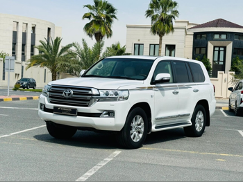 Toyota  Land Cruiser  VXR  2018  Automatic  177,000 Km  8 Cylinder  Four Wheel Drive (4WD)  SUV  White