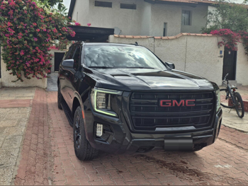 جي ام سي  يوكون  2022  اوتوماتيك  85,000 كم  8 سلندر  دفع رباعي  اس يو في  أسود  تحت الضمان