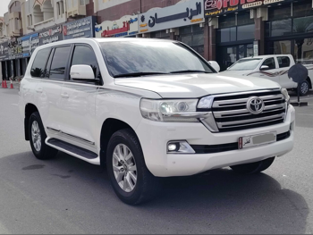Toyota  Land Cruiser  GXR  2019  Automatic  254,000 Km  6 Cylinder  Four Wheel Drive (4WD)  SUV  White