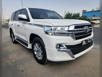 تويوتا  لاند كروزر  في اكس ار  2020  اوتوماتيك  224,000 كم  8 سلندر  دفع رباعي  اس يو في  أبيض
