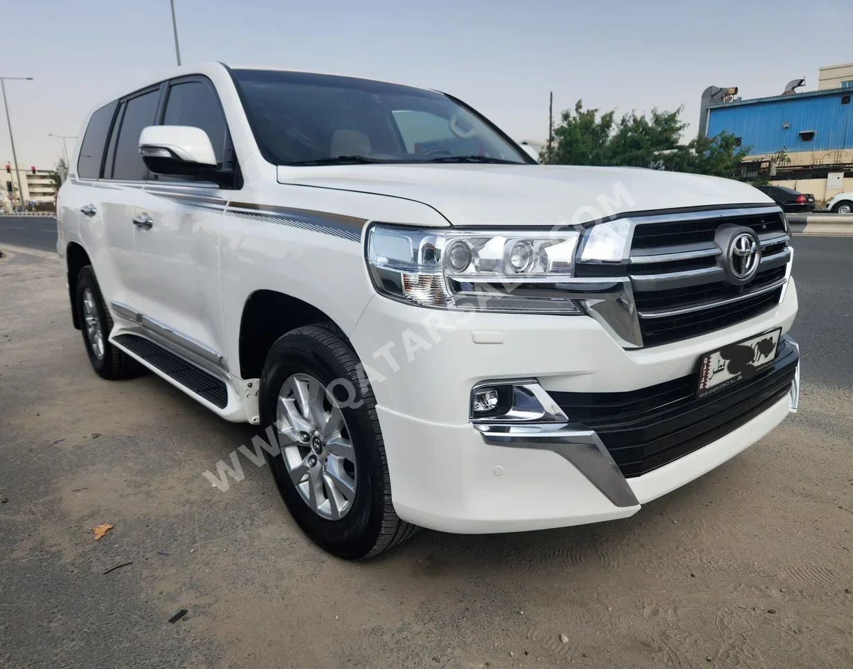 Toyota  Land Cruiser  VXR  2020  Automatic  244,000 Km  8 Cylinder  Four Wheel Drive (4WD)  SUV  White