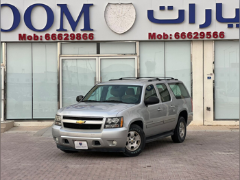 Chevrolet  Suburban  2013  Automatic  190,000 Km  8 Cylinder  Four Wheel Drive (4WD)  SUV  Gray