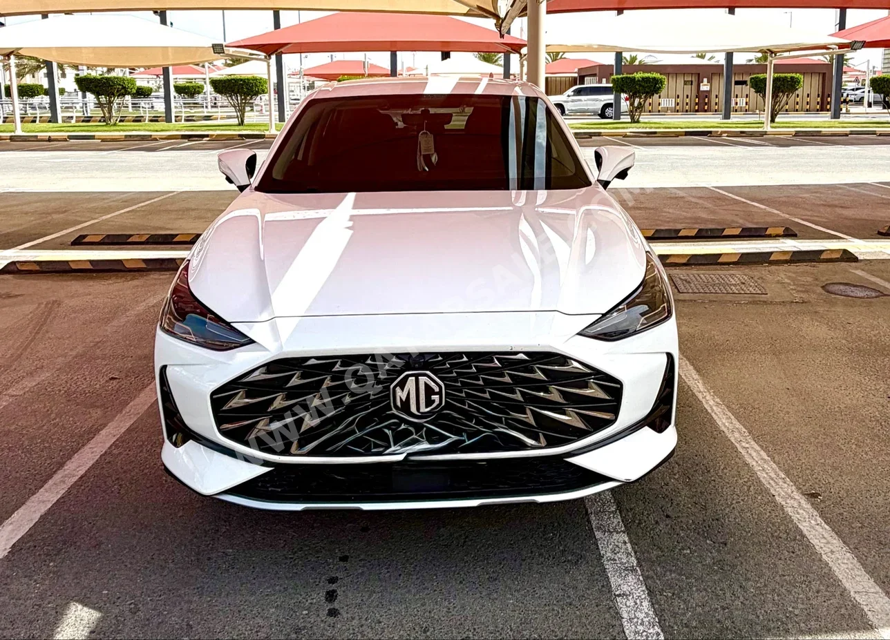 ام جي ون 2024 اوتوماتيك 31,601 كم 4 سلندر سحب امامي اس يو في أبيض و أسود