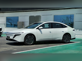 Nissan  Maxima  2025  Automatic  0 Km  4 Cylinder  Front Wheel Drive (FWD)  Sedan  White