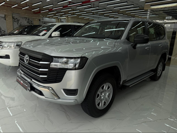 تويوتا  لاند كروزر  جي اكس  2023  اوتوماتيك  116,000 كم  6 سلندر  دفع رباعي  اس يو في  فضي