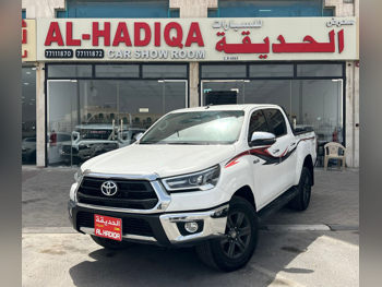 Toyota  Hilux  SR5  2023  Automatic  68,000 Km  4 Cylinder  Four Wheel Drive (4WD)  Pick Up  White