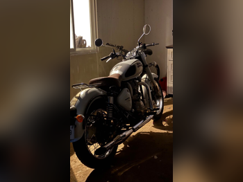 Royal Enfield Classic 350 - 2022 - Color Blue & white