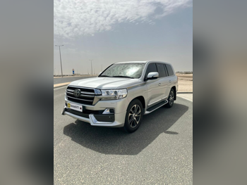 تويوتا  لاند كروزر  في اكس ار - غراند تورينغ اس  2020  اوتوماتيك  132,995 كم  8 سلندر  دفع رباعي  اس يو في  فضي