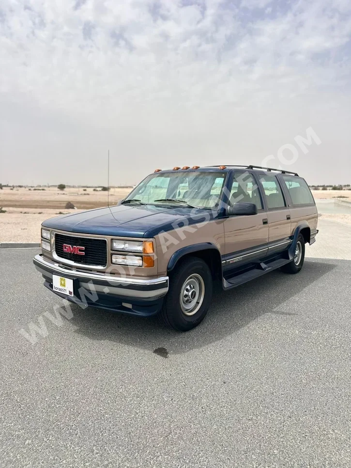 جي ام سي سوبربان 1995 اوتوماتيك 175,911 كم 8 سلندر دفع خلفي اس يو في أزرق وبيج