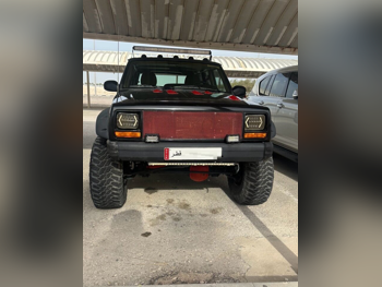 جييب  شيروكي  تريل هوك  2000  اوتوماتيك  153,600 كم  6 سلندر  دفع رباعي  اس يو في  أسود