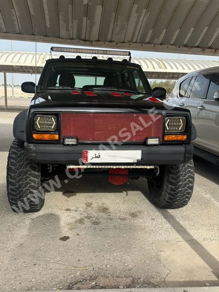 جييب  شيروكي  تريل هوك  2000  اوتوماتيك  153,600 كم  6 سلندر  دفع رباعي  اس يو في  أسود