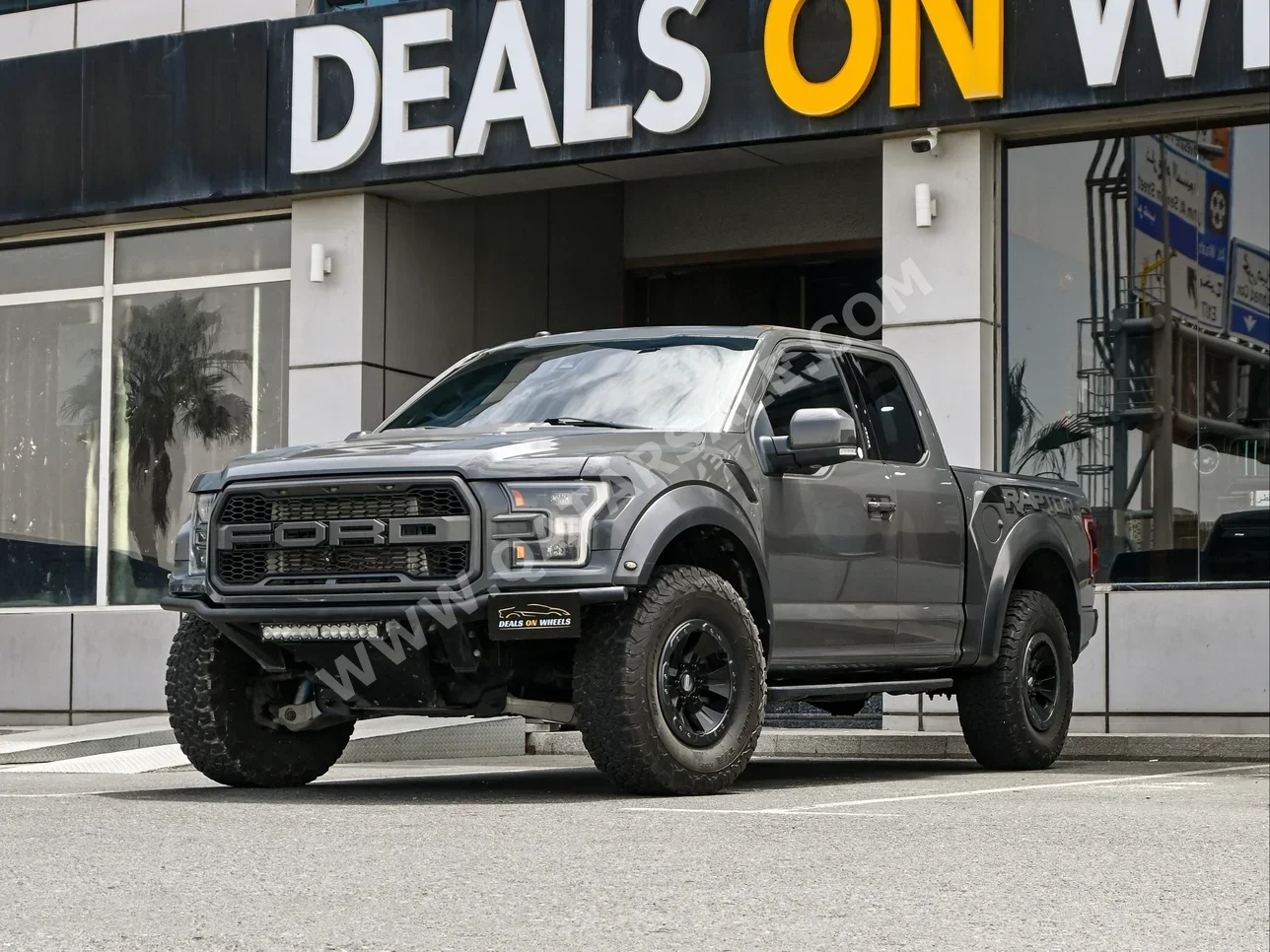 فورد أف 150 رابتر 2018 اوتوماتيك 142,000 كم 6 سلندر دفع رباعي اس يو في رمادي