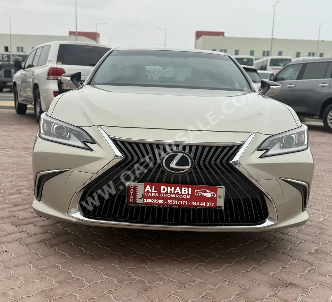 لكزس  إيه أس  250  2019  اوتوماتيك  150,000 كم  4 سلندر  دفع خلفي  سيدان  ذهبي