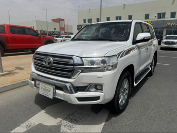 تويوتا  لاند كروزر  جي اكس ار  2017  اوتوماتيك  385,000 كم  8 سلندر  دفع رباعي  اس يو في  أبيض