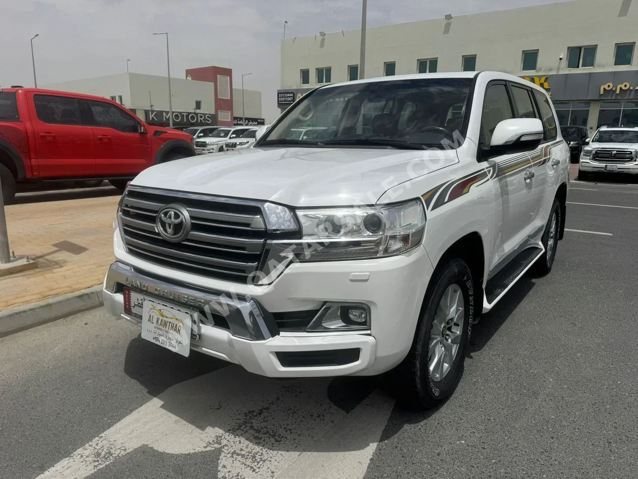 Toyota Land Cruiser GXR 2017 Automatic 385,000 Km 8 Cylinder Four Wheel Drive (4WD) SUV White