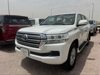 تويوتا  لاند كروزر  جي اكس ار  2019  اوتوماتيك  206,000 كم  6 سلندر  دفع رباعي  اس يو في  أبيض