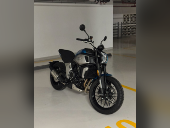 سي اف موتو  سي ال اكس 700 ادفنتشر -  2025 - اللون ازرق -  الضمان