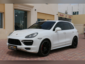 بورش  كيان  جي تي اس  2013  اوتوماتيك  230,000 كم  8 سلندر  دفع رباعي  اس يو في  أبيض