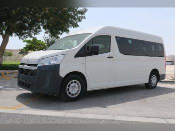 Toyota  Hiace  2023  Manual  259,000 Km  6 Cylinder  Rear Wheel Drive (RWD)  Van / Bus  White