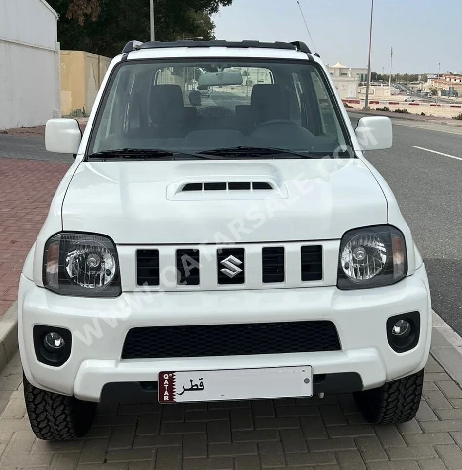 سوزوكي جمني 2017 اوتوماتيك 760 كم 4 سلندر دفع رباعي اس يو في أبيض