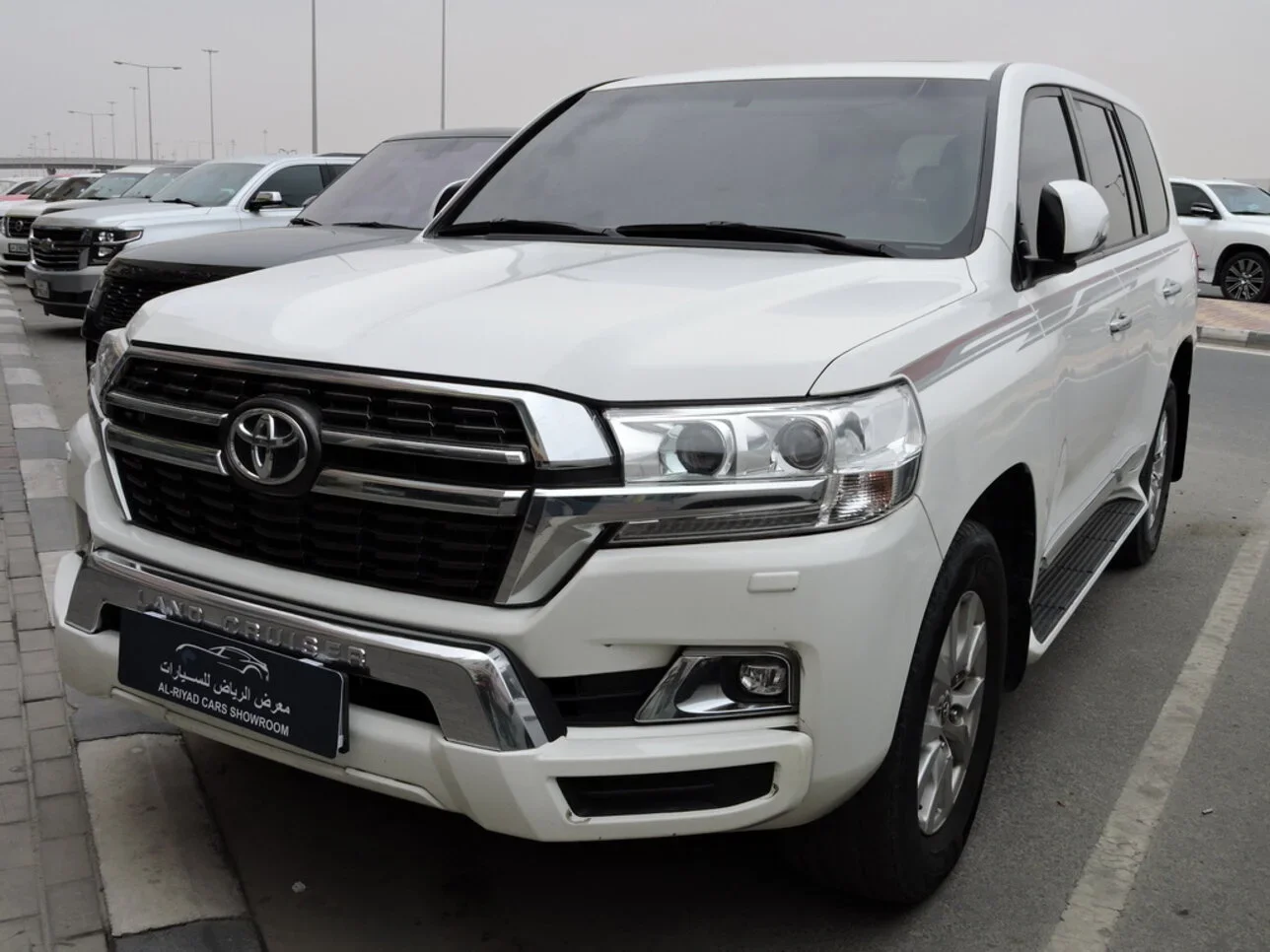Toyota Land Cruiser GXR 2021 Automatic 145,000 Km 8 Cylinder Four Wheel Drive (4WD) SUV White