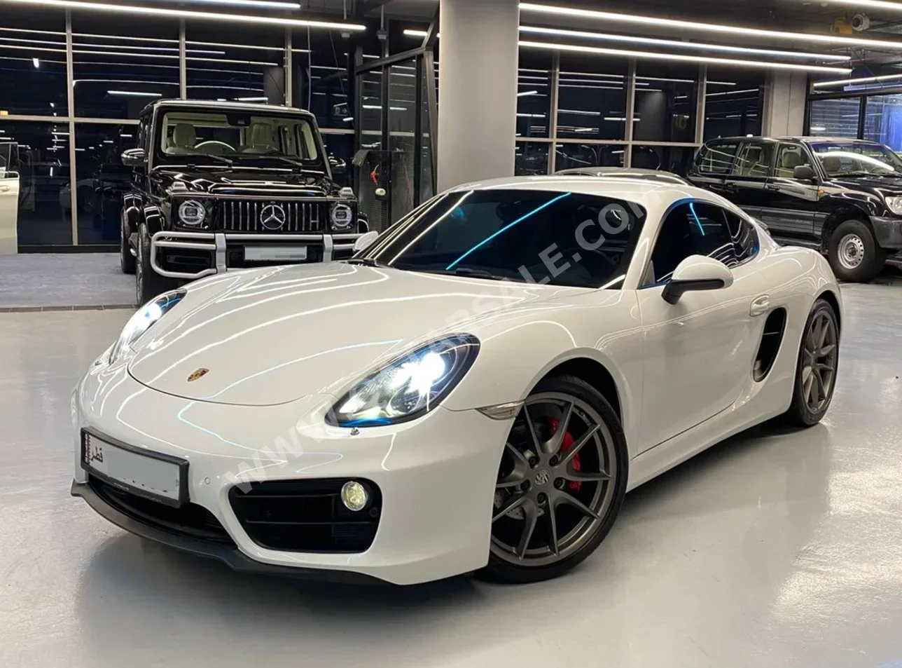 بورش  كايمان  2015  اوتوماتيك  100,000 كم  6 سلندر  دفع خلفي  كوبيه \ سبورت  أبيض