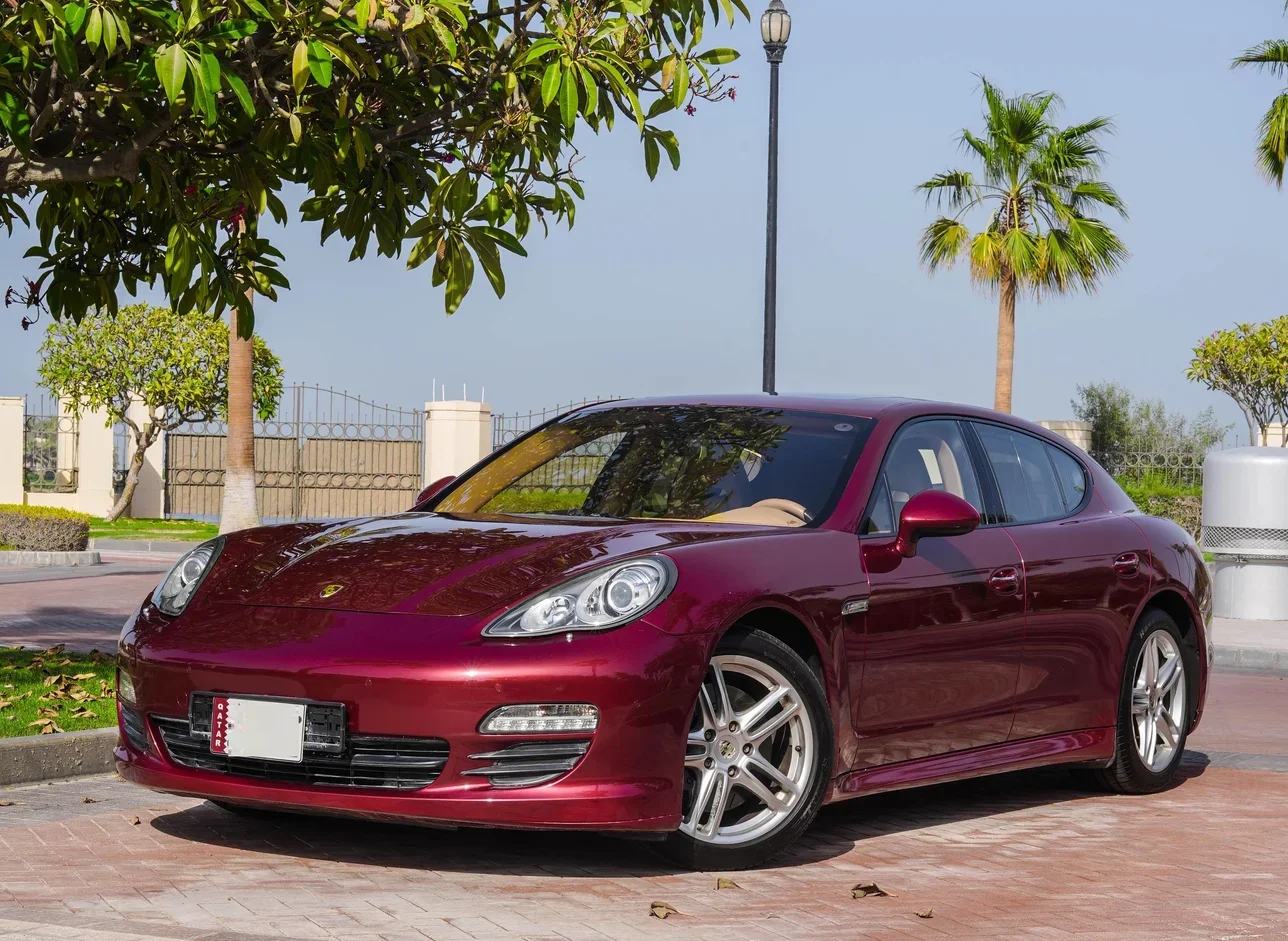 بورش  بانميرا  2012  اوتوماتيك  39,000 كم  8 سلندر  دفع خلفي  سيدان  عنابي