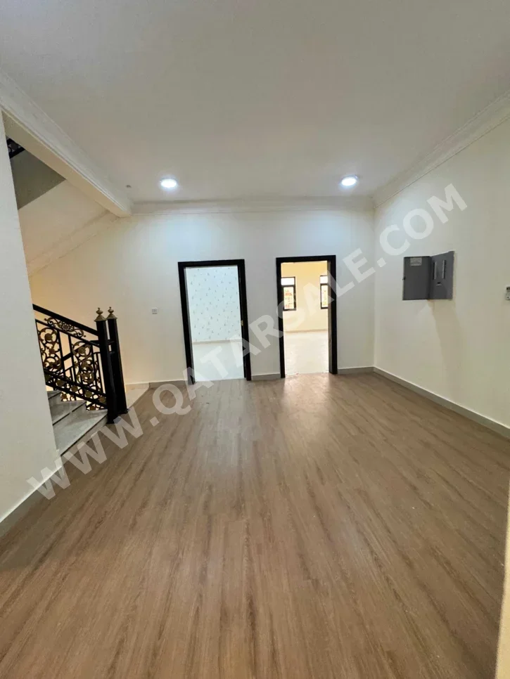 Family Residential  - Not Furnished  - Doha  - Nuaija  - 4 Bedrooms
