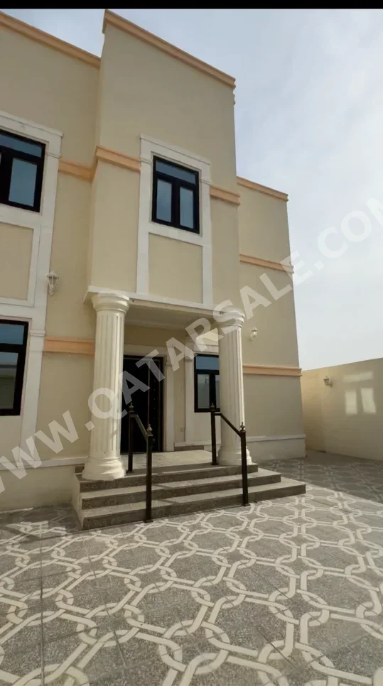 Family Residential  - Not Furnished  - Doha  - Nuaija  - 6 Bedrooms