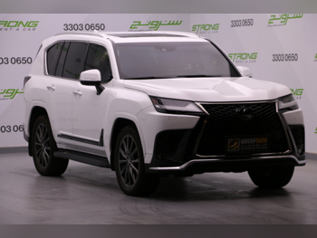 لكزس  ال اكس  600 اف سبورت  2023  اوتوماتيك  130,000 كم  6 سلندر  دفع رباعي  اس يو في  أبيض