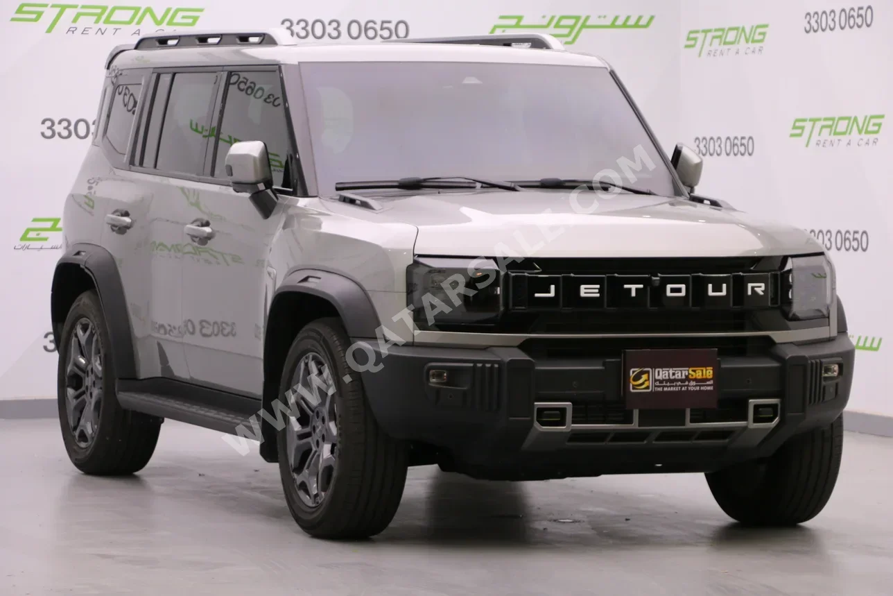 Jetour T2 Luxury 2025 Automatic 32,000 Km 4 Cylinder Four Wheel Drive (4WD) SUV Gray With Warranty