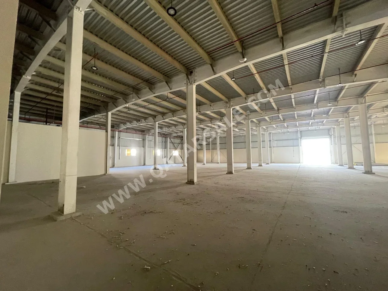 مخازن و مستودعات - الريان  - المنطقة الصناعية  -المساحة: 6400 متر مربع