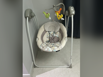 مقعد الطفل / الكراسي الهزازة والأراجيح