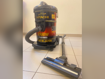 هيتاشي  أسود  اليابان  وزن خفيف  بدون كيس \  مكنسة تنظيف عميق للسجاد  هادئة