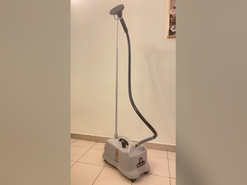 مكواة كهربائية 1500 واط  رمادي  فولاذ  الولايات المتحدة الأمريكية  J4000  غير لاصق