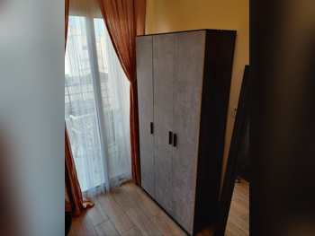 رفوف وخزانات الأحذية