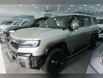 BYD  Denza  B8  2026  Automatic  0 Km  4 Cylinder  Four Wheel Drive (4WD)  SUV  Gold  With Warranty