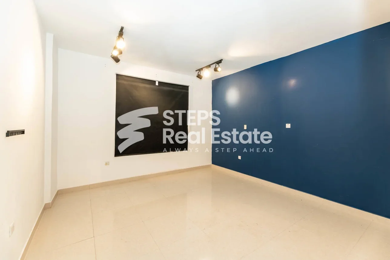مكاتب تجارية - غير مفروشة - أم صلال - بو فسيلة