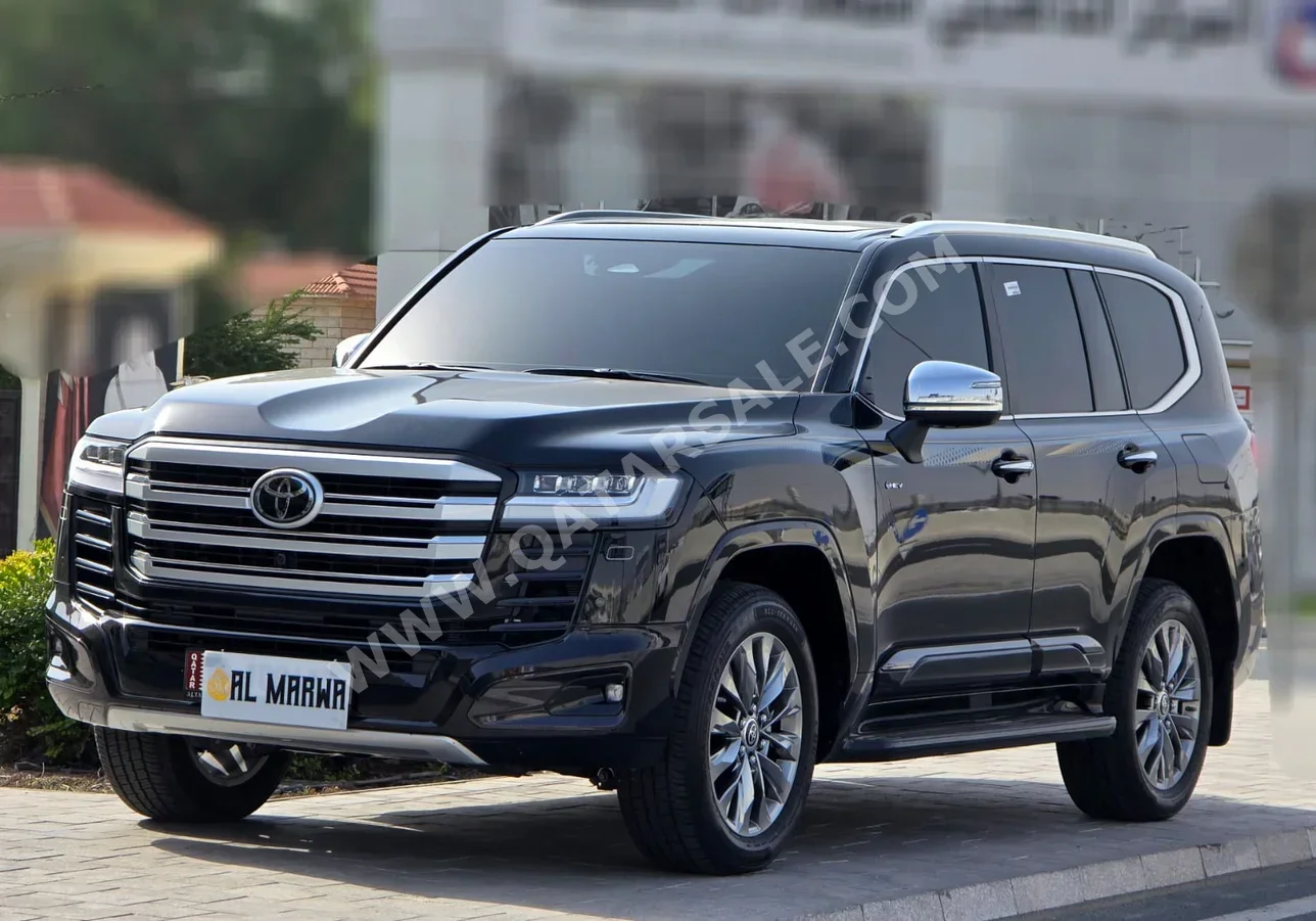 Toyota  Land Cruiser  VXR Twin Turbo  2025  Automatic  26,000 Km  6 Cylinder  Four Wheel Drive (4WD)  SUV  Black  With Warranty