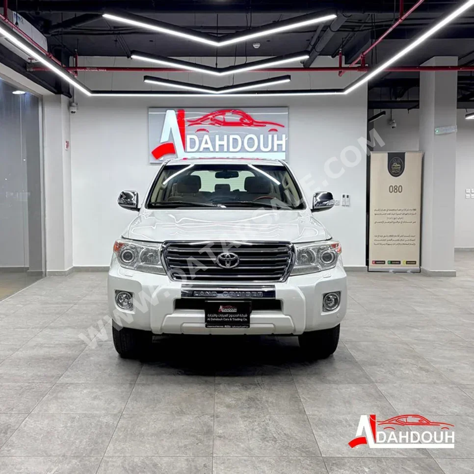 تويوتا  لاند كروزر  جي اكس ار  2013  اوتوماتيك  441,000 كم  8 سلندر  دفع رباعي  اس يو في  أبيض
