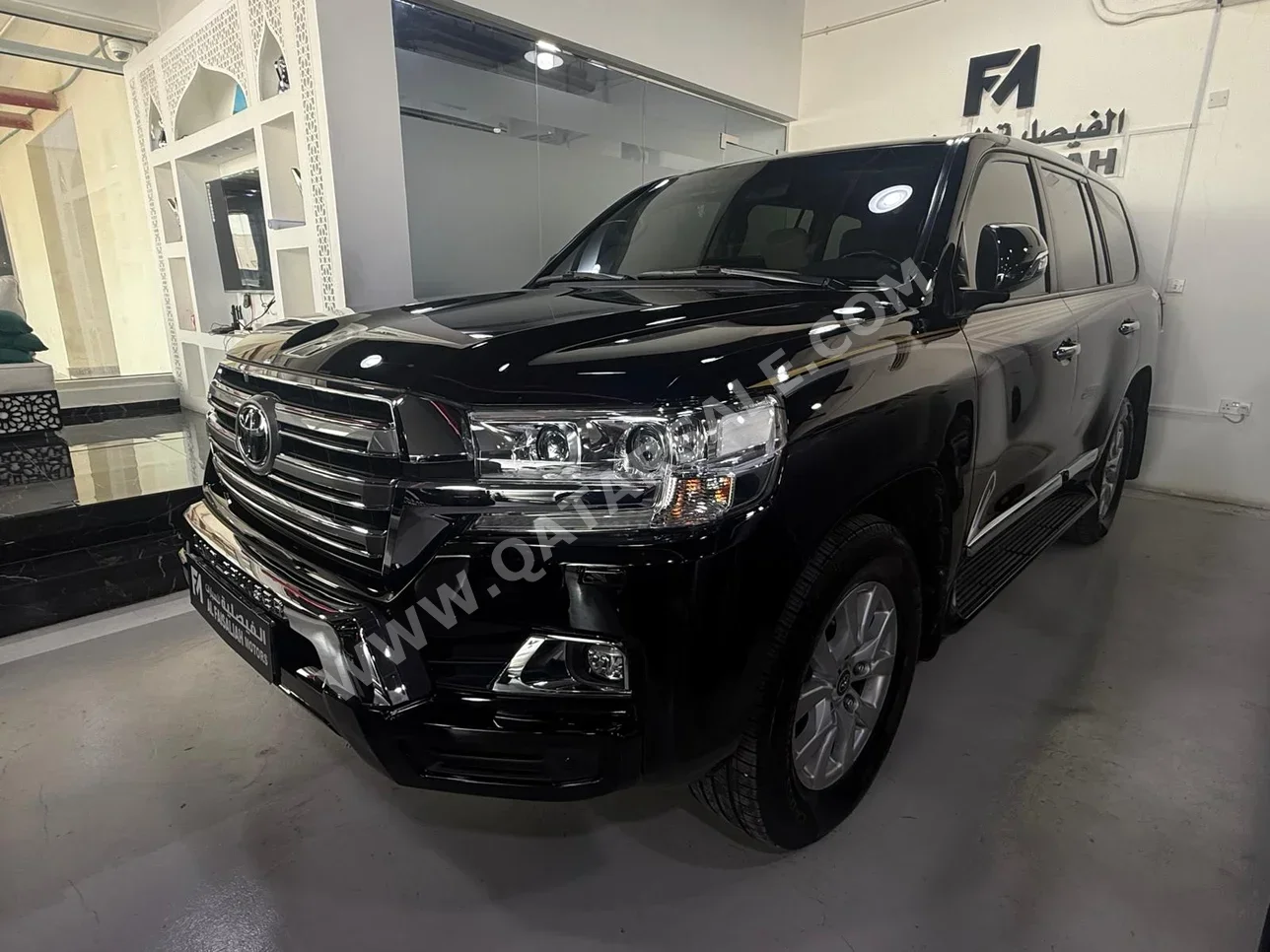 تويوتا  لاند كروزر  جي اكس ار  2018  اوتوماتيك  102,000 كم  8 سلندر  دفع رباعي  اس يو في  أسود