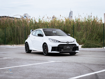 تويوتا  ياريس  جي ار  2026  اوتوماتيك  1,300 كم  3 سلندر  دفع رباعي  هاتشباك  أبيض  تحت الضمان