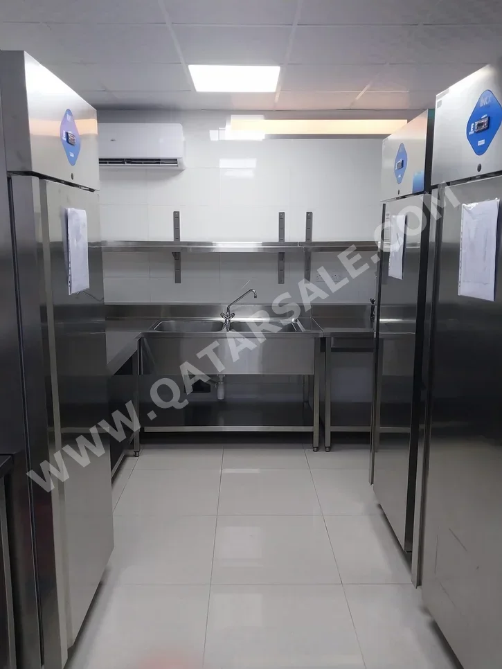 محلات تجارية - مفروشة بالكامل  - الدوحة  للبيع  - الدحيل