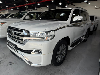 Toyota  Land Cruiser  VXR  2016  Automatic  188,000 Km  8 Cylinder  Four Wheel Drive (4WD)  SUV  White