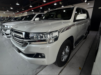 Toyota  Land Cruiser  GXR  2017  Automatic  229,000 Km  6 Cylinder  Four Wheel Drive (4WD)  SUV  White