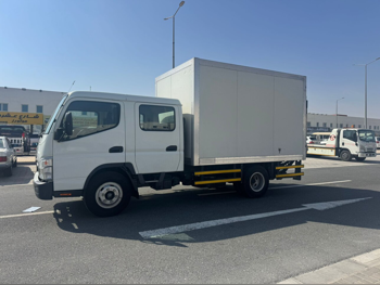 ميتسوبيشي  فوزو كنتر  2021  عادي  171,000 كم  4 سلندر  دفع خلفي  بيكب  أبيض